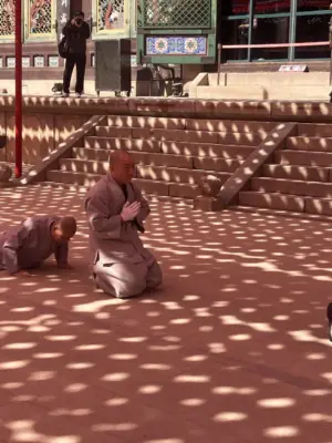 이란 폭격과 파병에 반대하는 불교계 ‘오체투지’